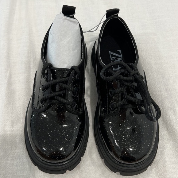 Zara girls bundle! Skirt size 3-4 yrs shoes are size 26 - Picture 4 of 11